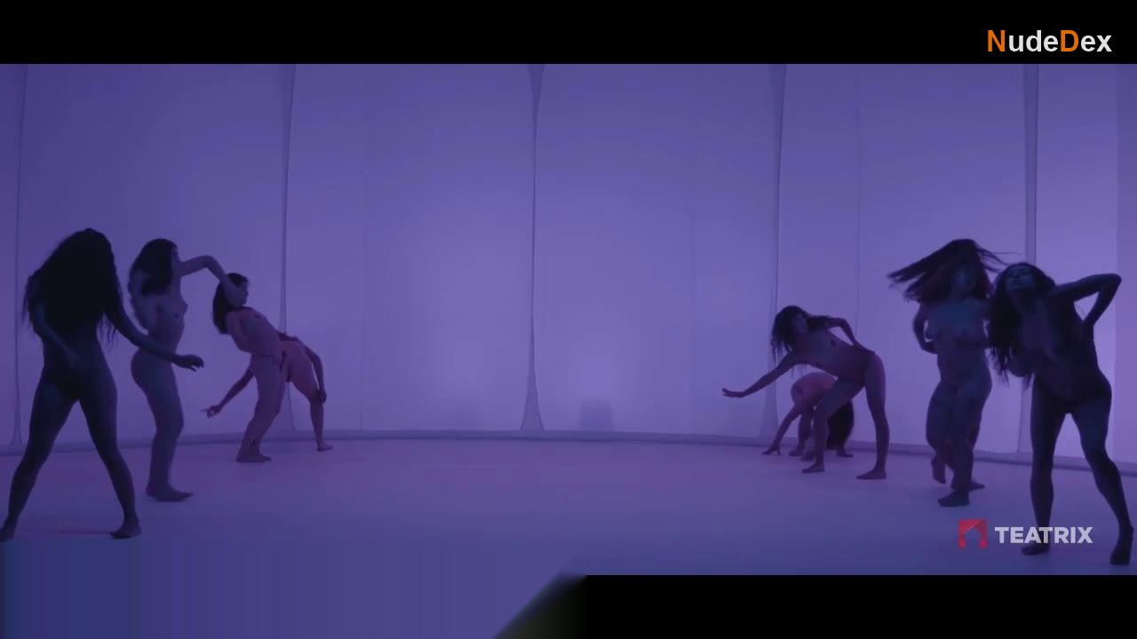 Astrid Garcia in Version Burn, photo 5