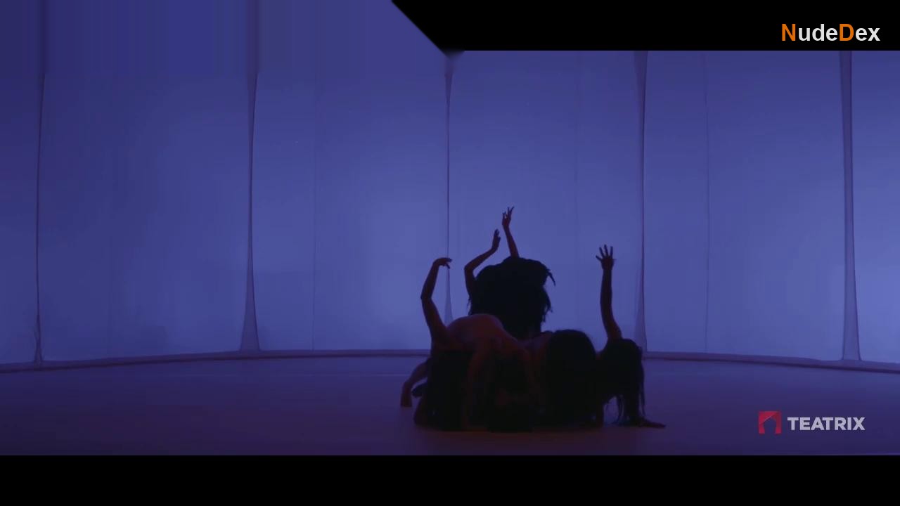 Astrid Garcia in Version Burn, photo 7