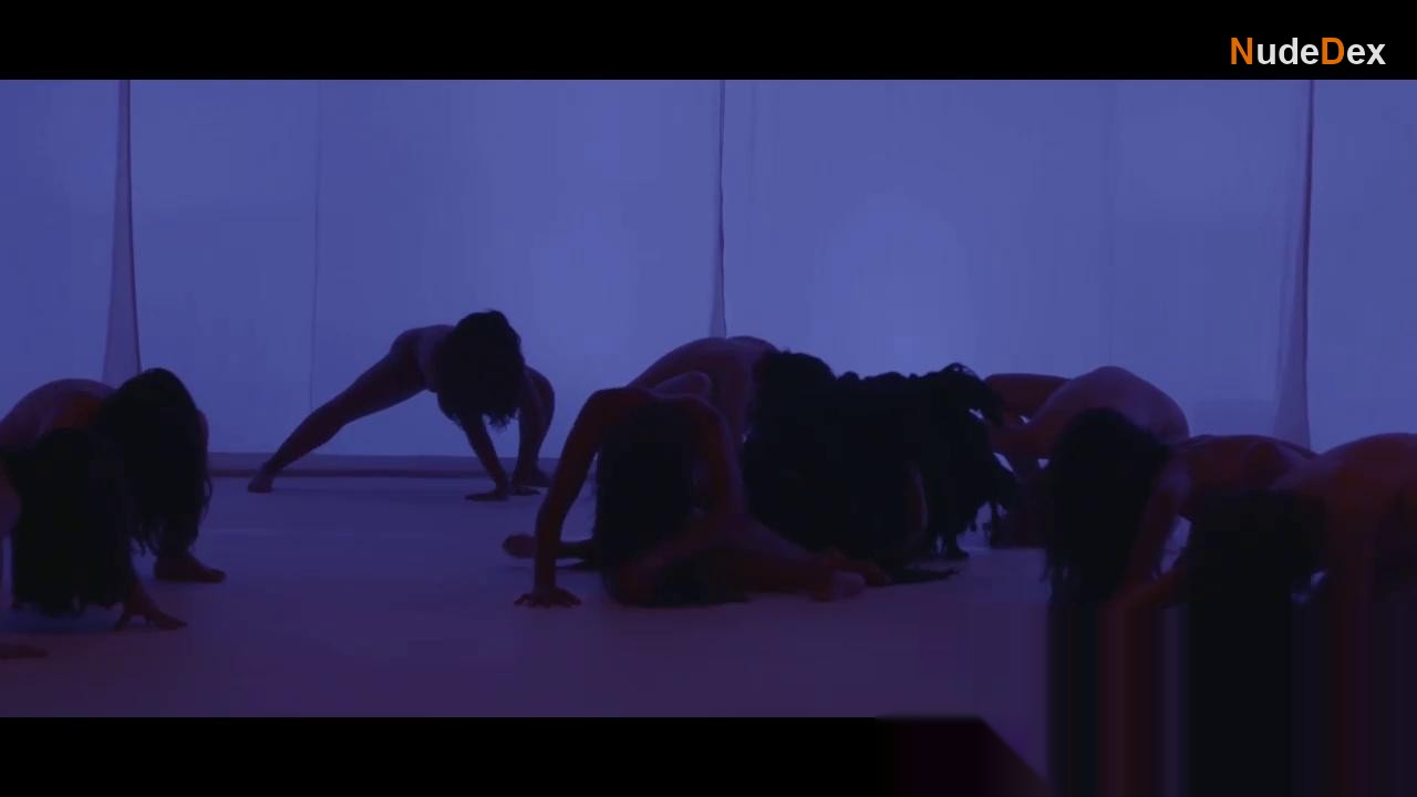 Astrid Garcia in Version Burn, photo 9