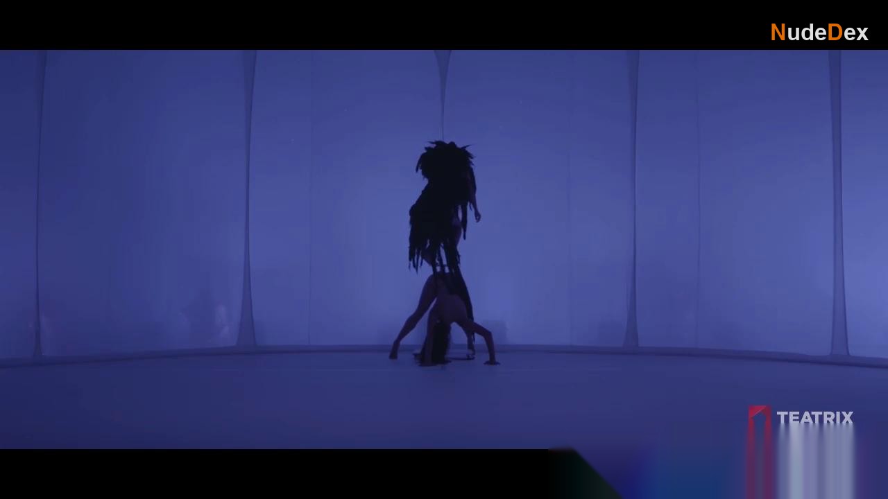 Astrid Garcia in Version Burn, photo 10