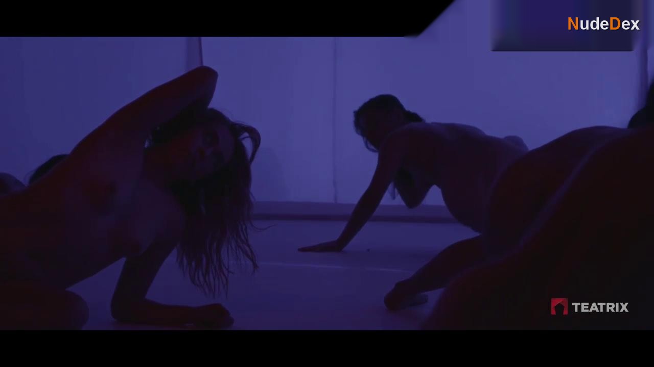 Astrid Garcia in Version Burn, photo 12