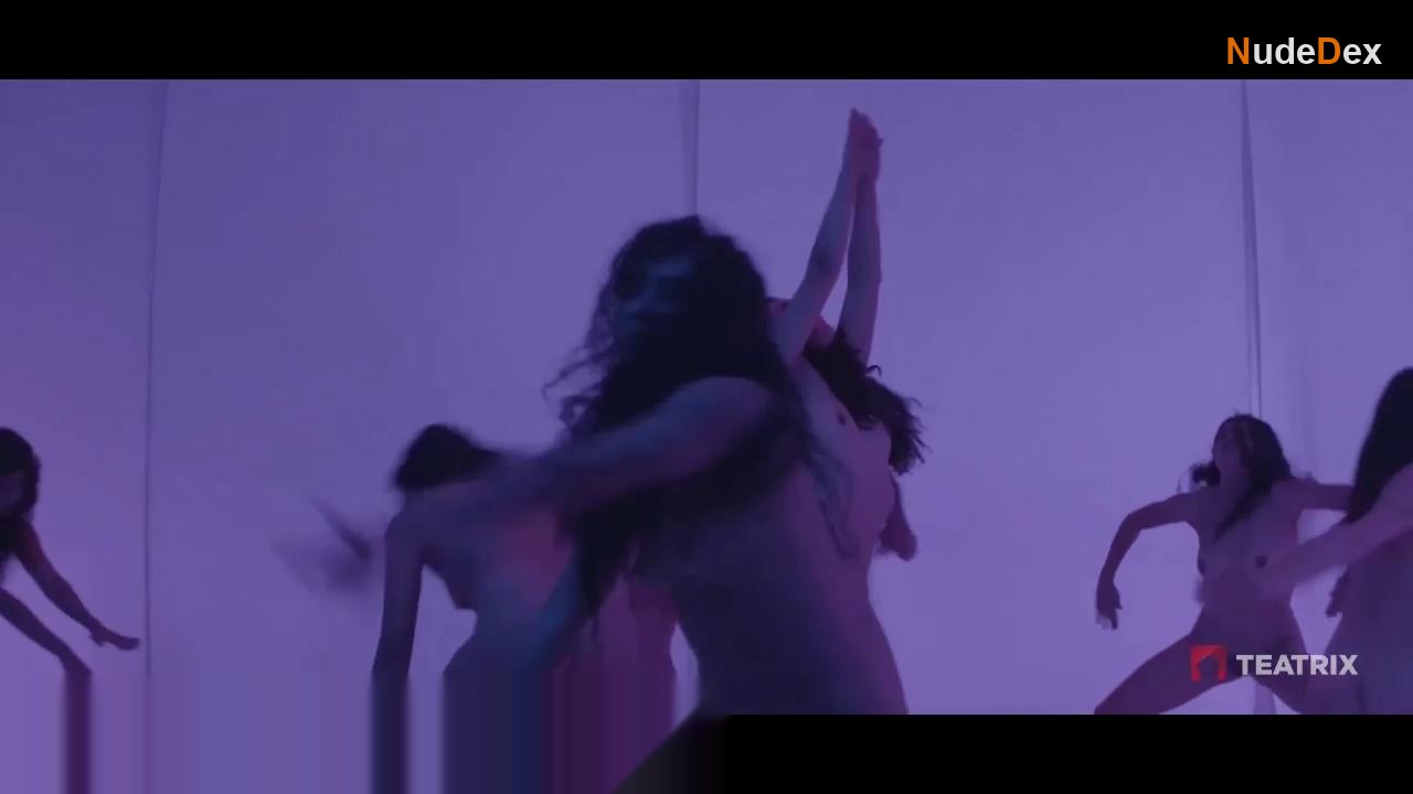 Astrid Garcia in Version Burn, photo 15