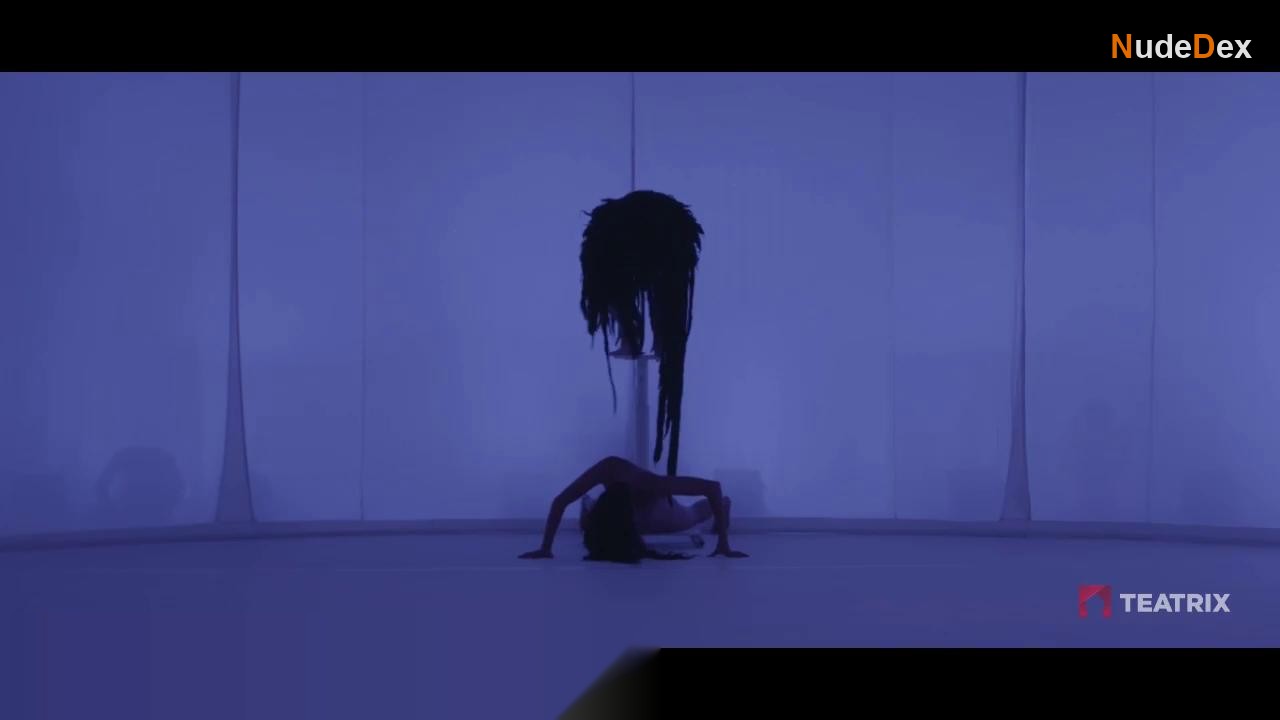 Astrid Garcia in Version Burn, photo 23