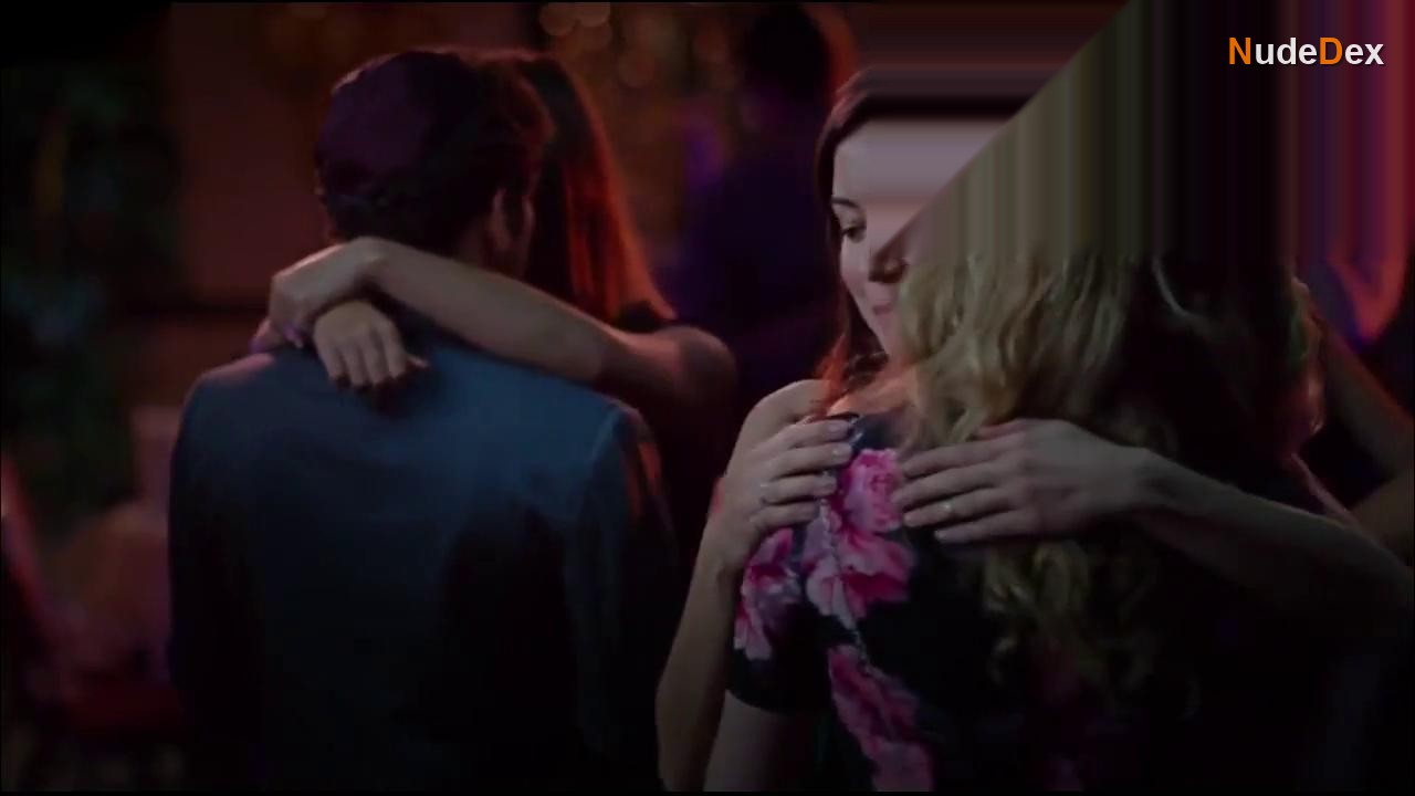 Aubrey Plaza in Addicted To Fresno, photo 1