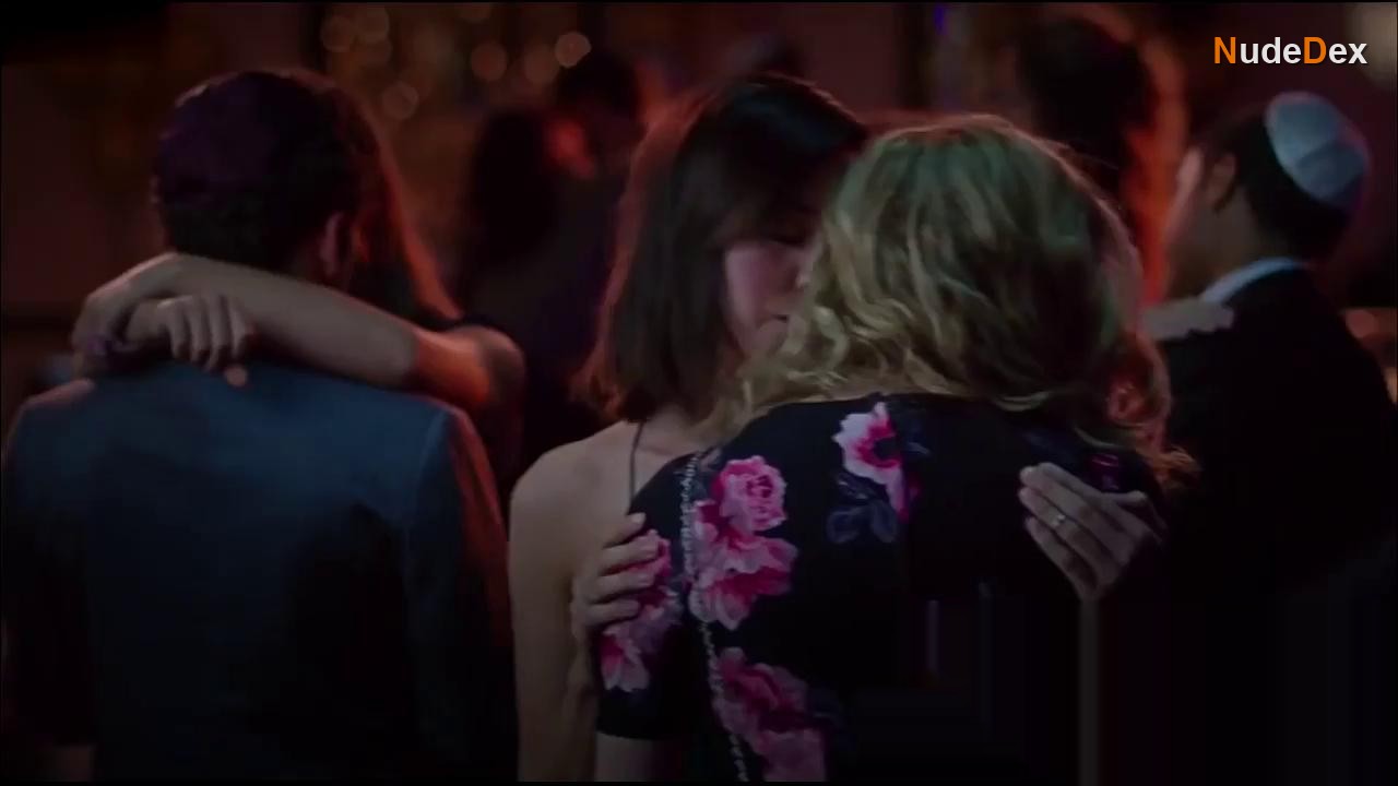 Aubrey Plaza in Addicted To Fresno, photo 5