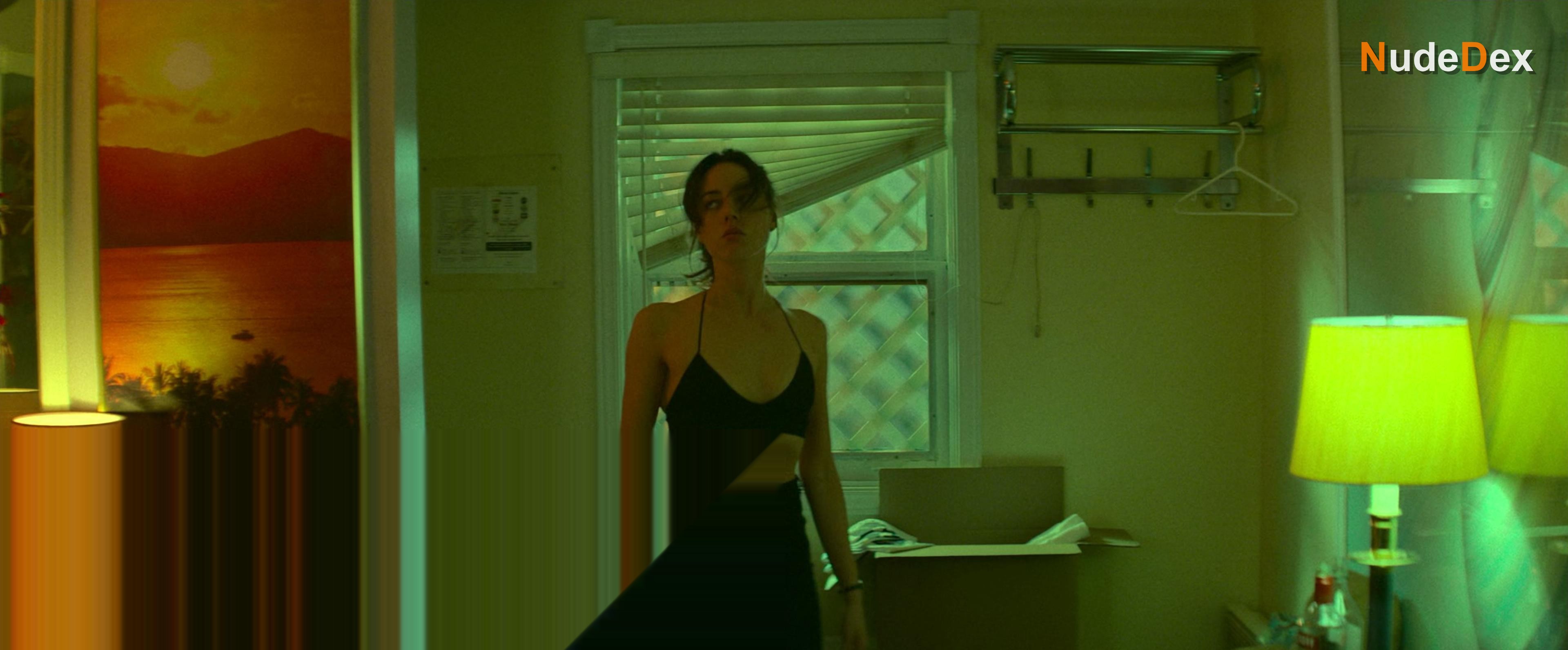 Aubrey Plaza in Best Sellers, photo 3