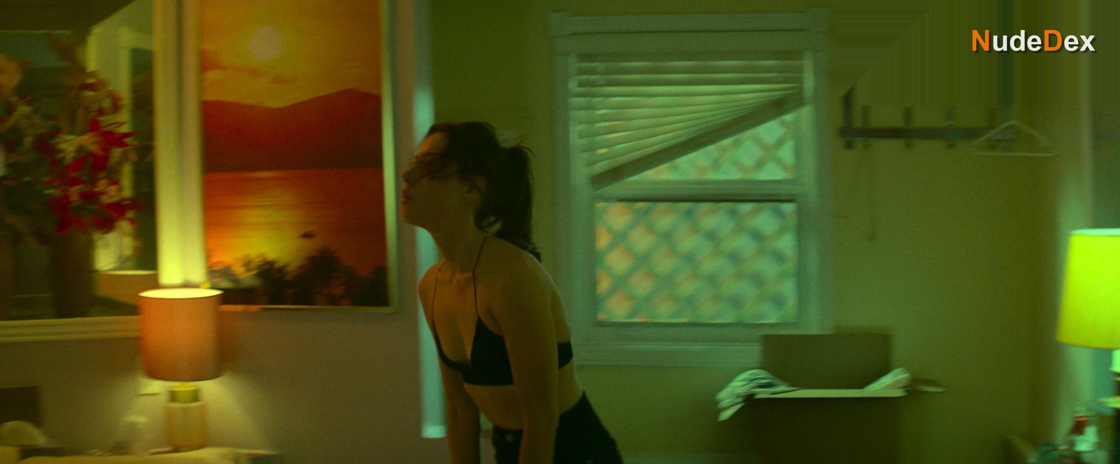 Aubrey Plaza in Best Sellers, photo 4
