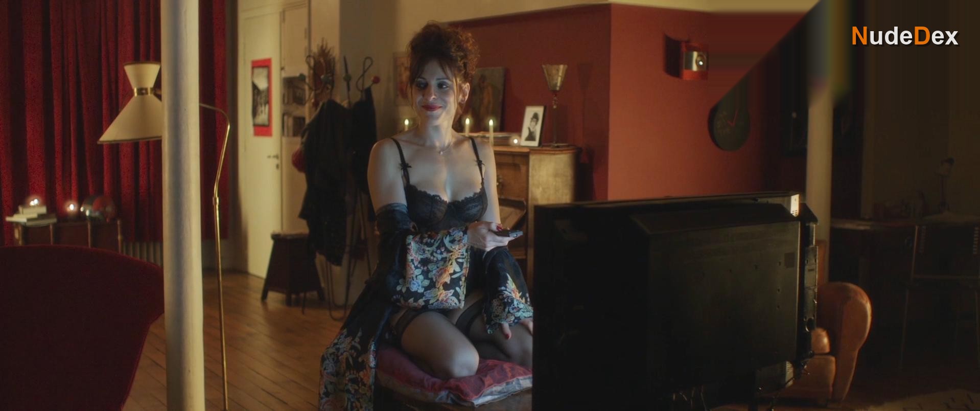 Audrey Fleurot in Sous Les Jupes Des Filles, photo 1