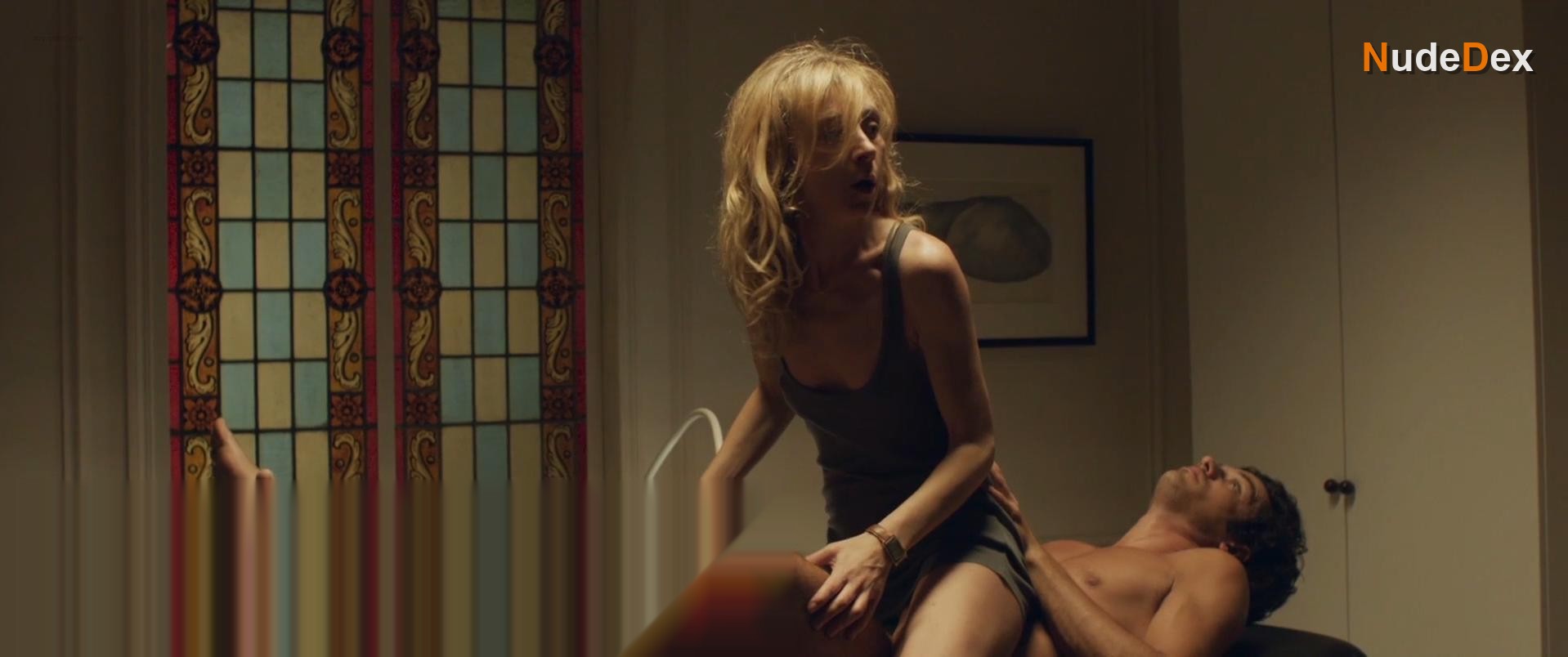 Audrey Fleurot in Sous Les Jupes Des Filles, photo 2