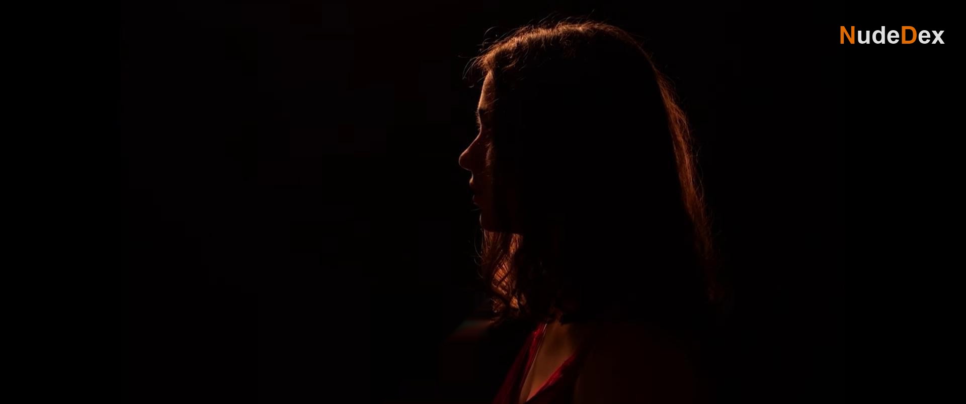 Aurelia Bardin in Ceux De Qui L On Descend, photo 3