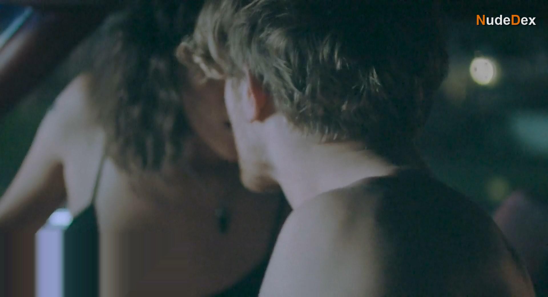 Aurora Perrineau in Boo, photo 7