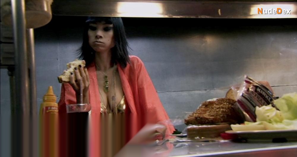 Bai Ling in A Beautiful Life, photo 6