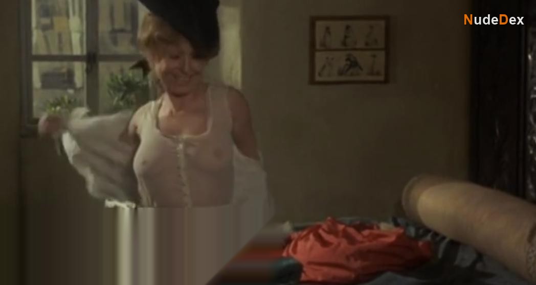 Barbara Windsor in Carry On Dick, photo 4