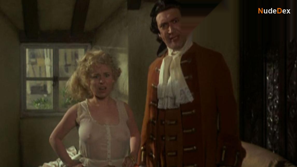 Barbara Windsor in Carry On Dick, photo 13