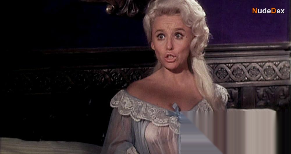 Barbara Windsor in Carry On Henry, photo 7