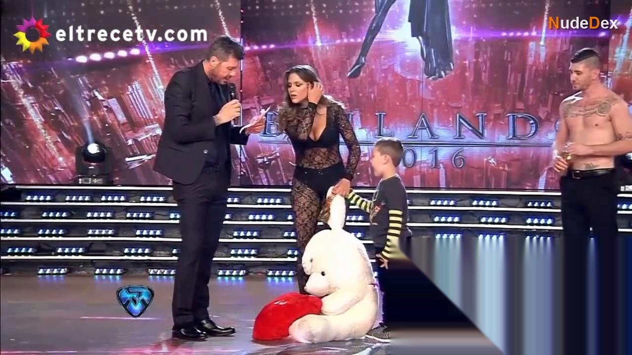 Barbie Velez in Bailando Por Un Sueno Argentina, photo 3