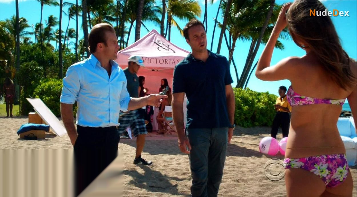 Behati Prinsloo in Hawaii Five-0, photo 3