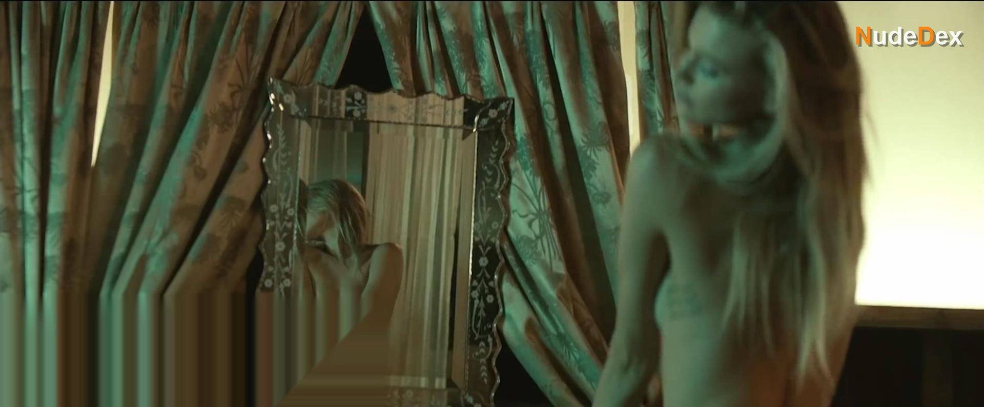 Behati Prinsloo in Hawaii Five-0, photo 7