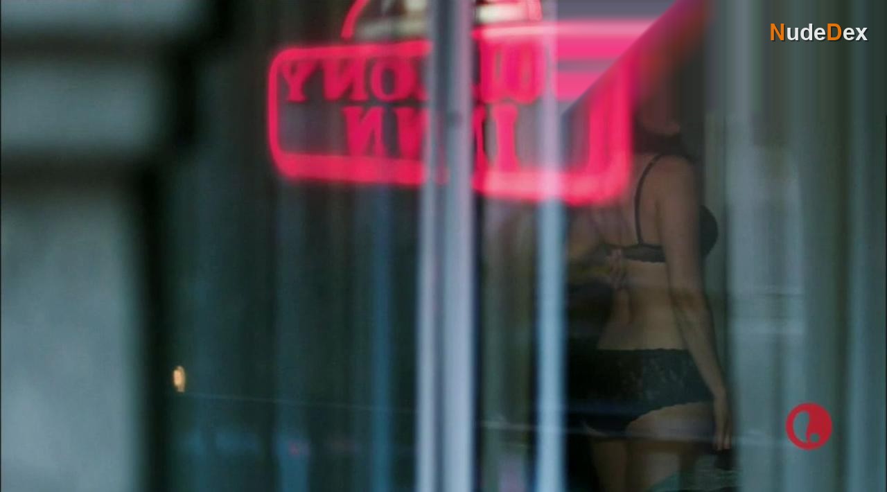 Bellamy Young in The Night Stalker, photo 1