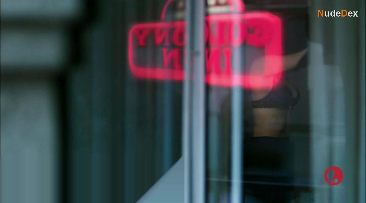 Bellamy Young in The Night Stalker, photo 3
