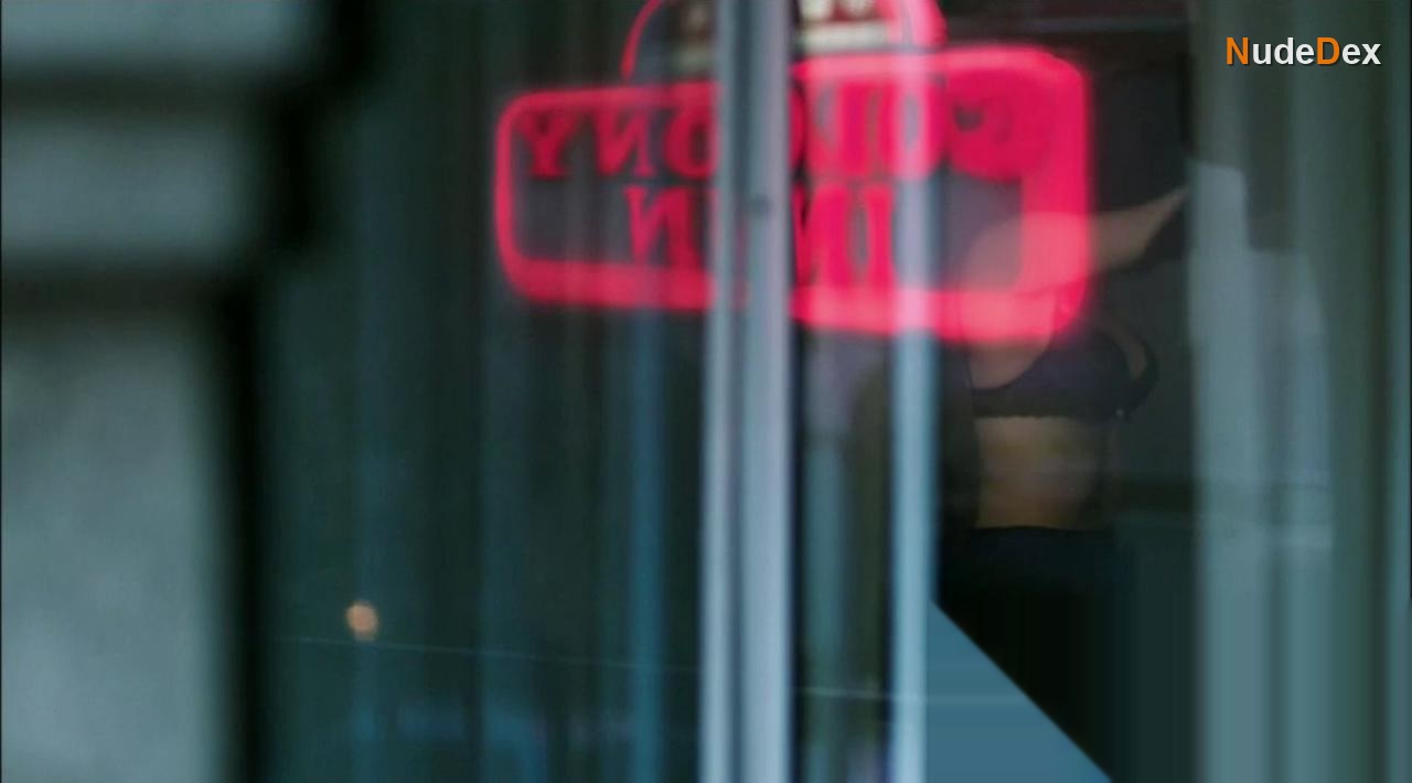 Bellamy Young in The Night Stalker, photo 5