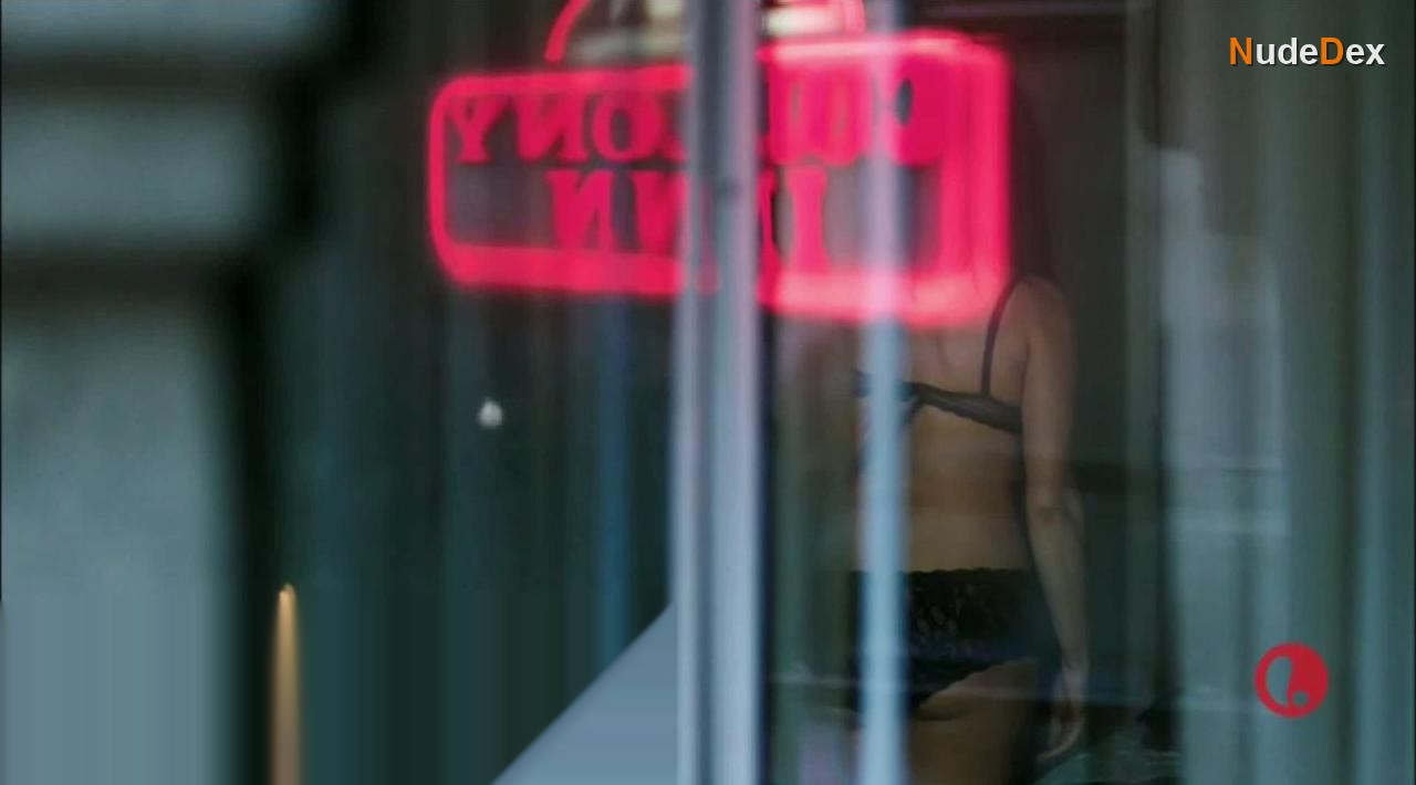 Bellamy Young in The Night Stalker, photo 6