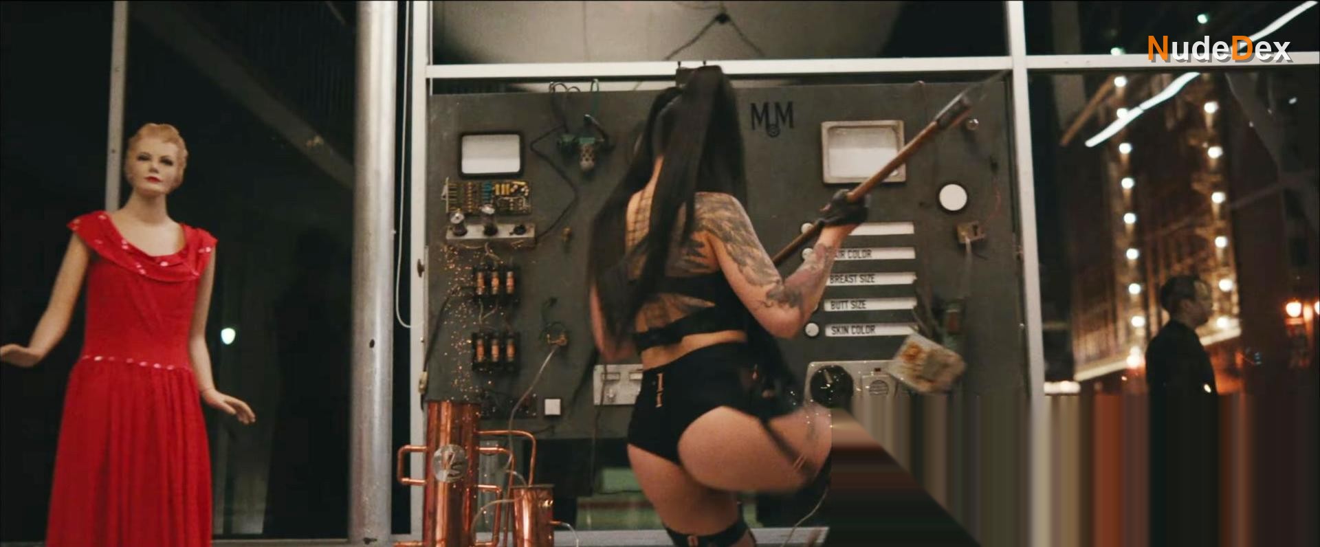 Bella Poarch in Build A Bitch, photo 1