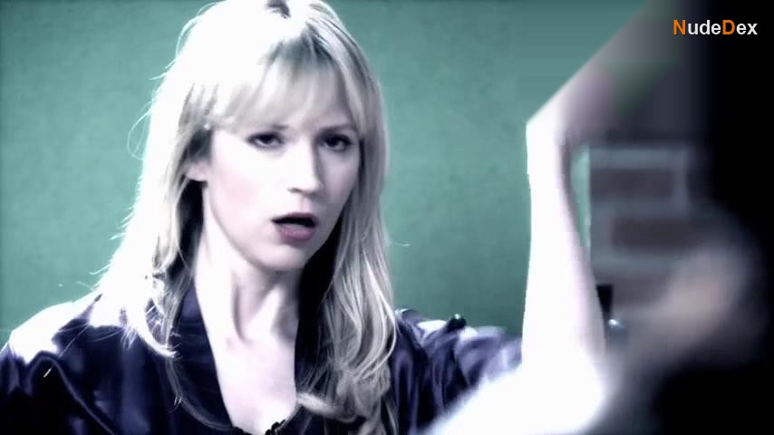 Beth Riesgraf in Leverage, photo 4