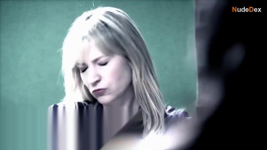 Beth Riesgraf in Leverage, photo 7