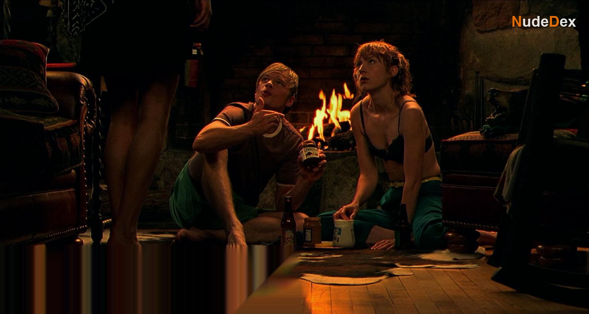 Beth Riesgraf in Nobody, photo 1