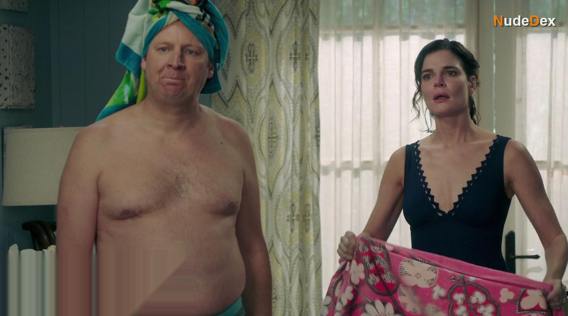 Betsy Brandt in Life In Pieces, photo 8