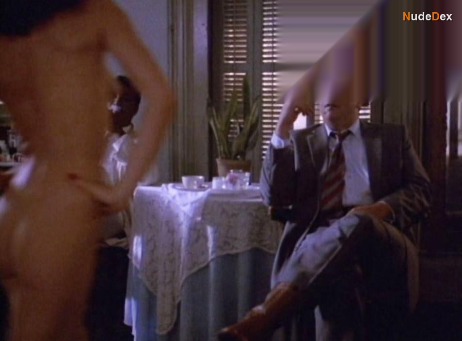 Betsy Russell in Delta Heat, photo 1