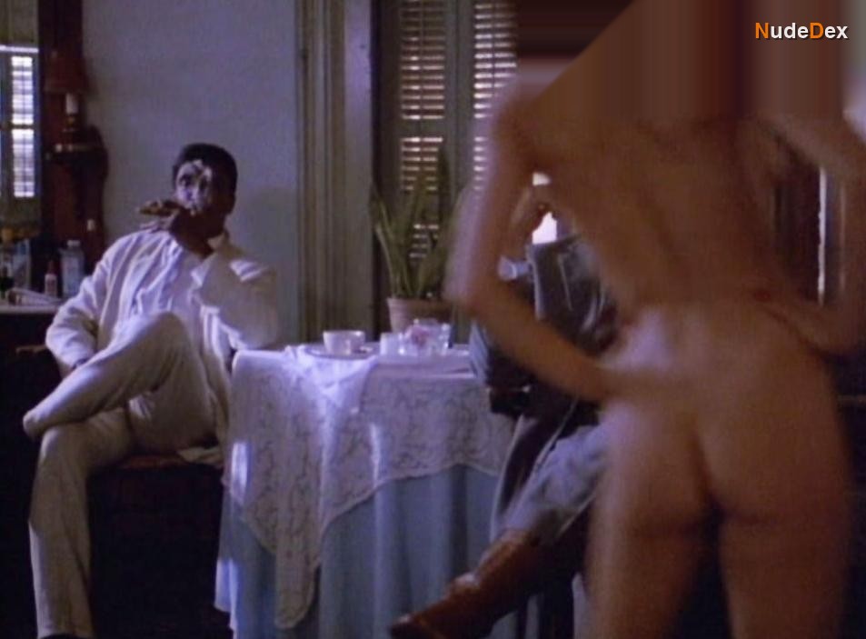 Betsy Russell in Delta Heat, photo 3
