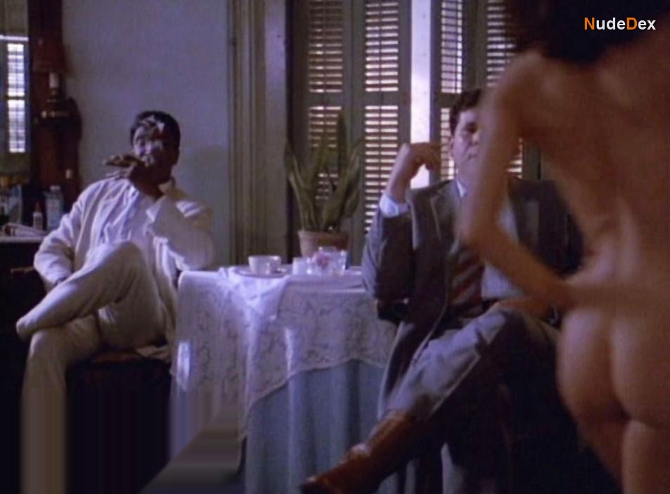 Betsy Russell in Delta Heat, photo 4