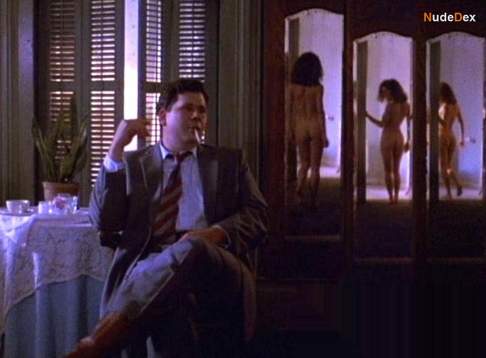 Betsy Russell in Delta Heat, photo 5