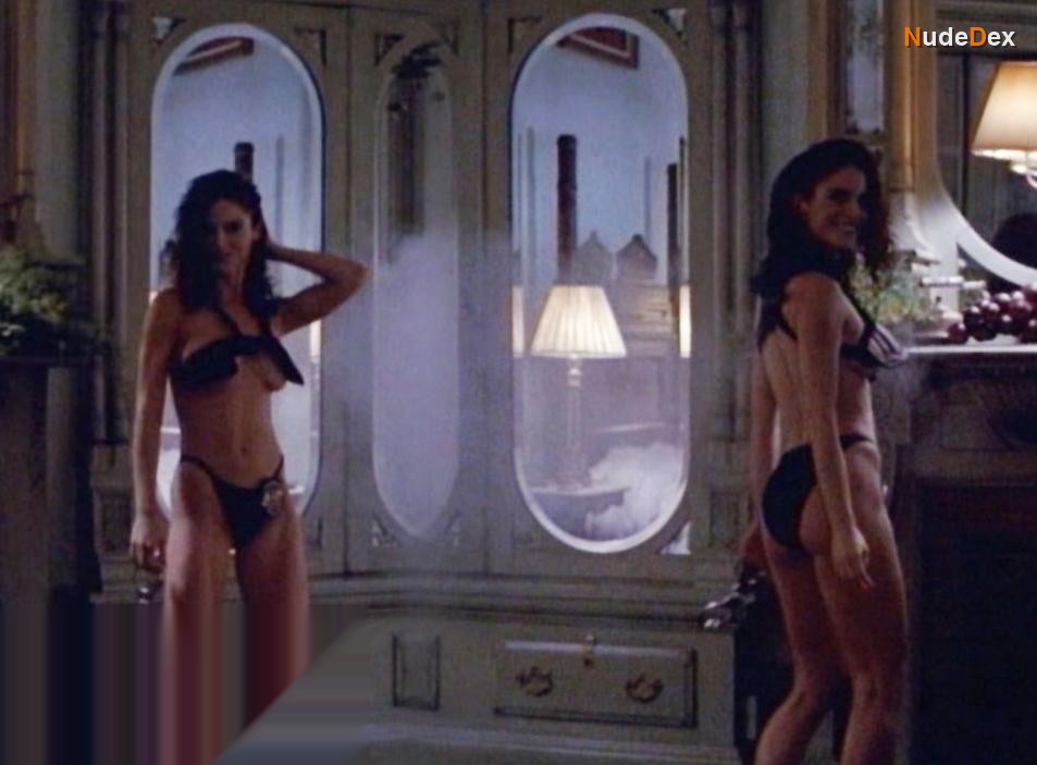 Betsy Russell in Delta Heat, photo 6