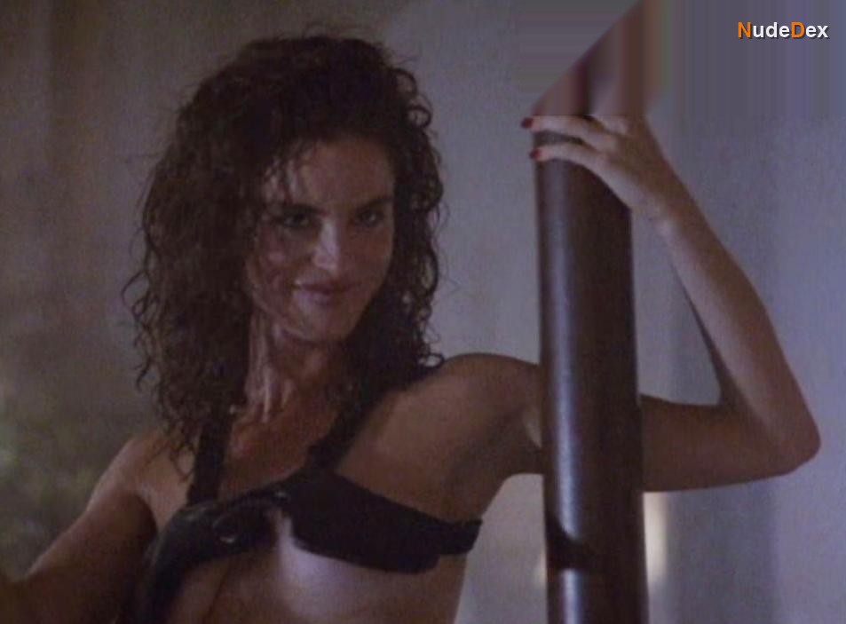 Betsy Russell in Delta Heat, photo 9