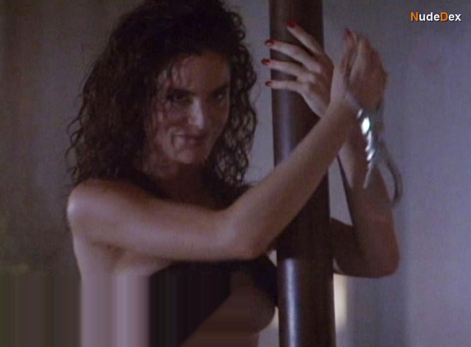 Betsy Russell in Delta Heat, photo 10