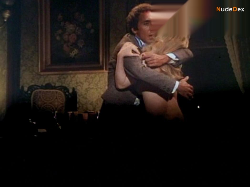 Beverly D'angelo in Captains And The Kings, photo 4