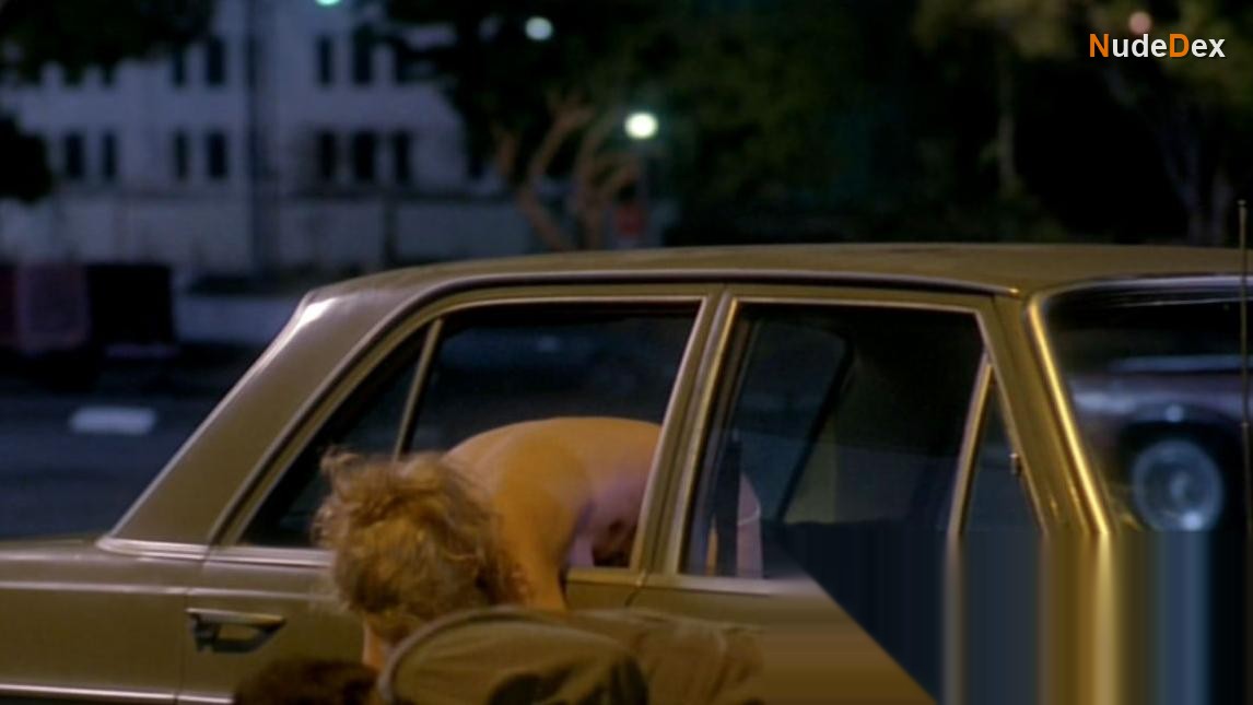 Beverly D'angelo in Man Trouble, photo 1