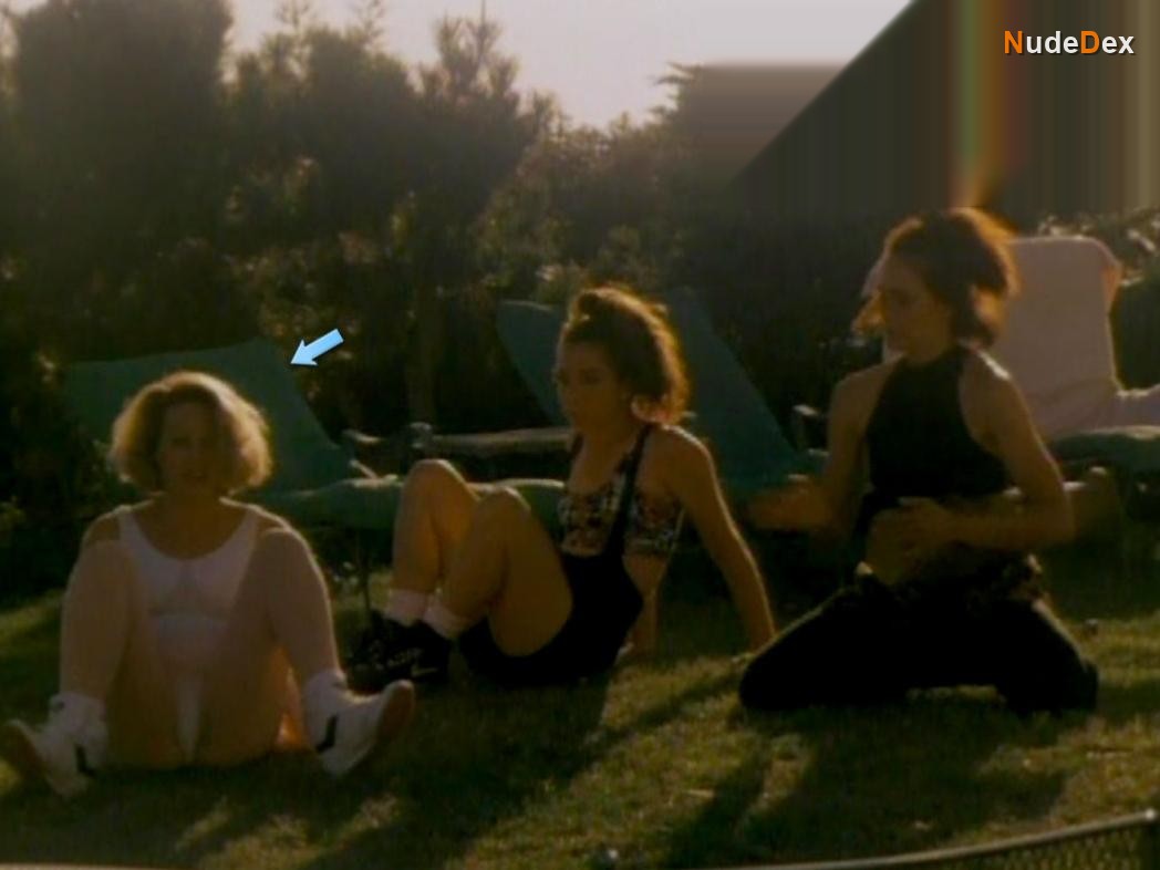 Beverly D'angelo in Pterodactyl Woman From Beverly Hills, photo 1
