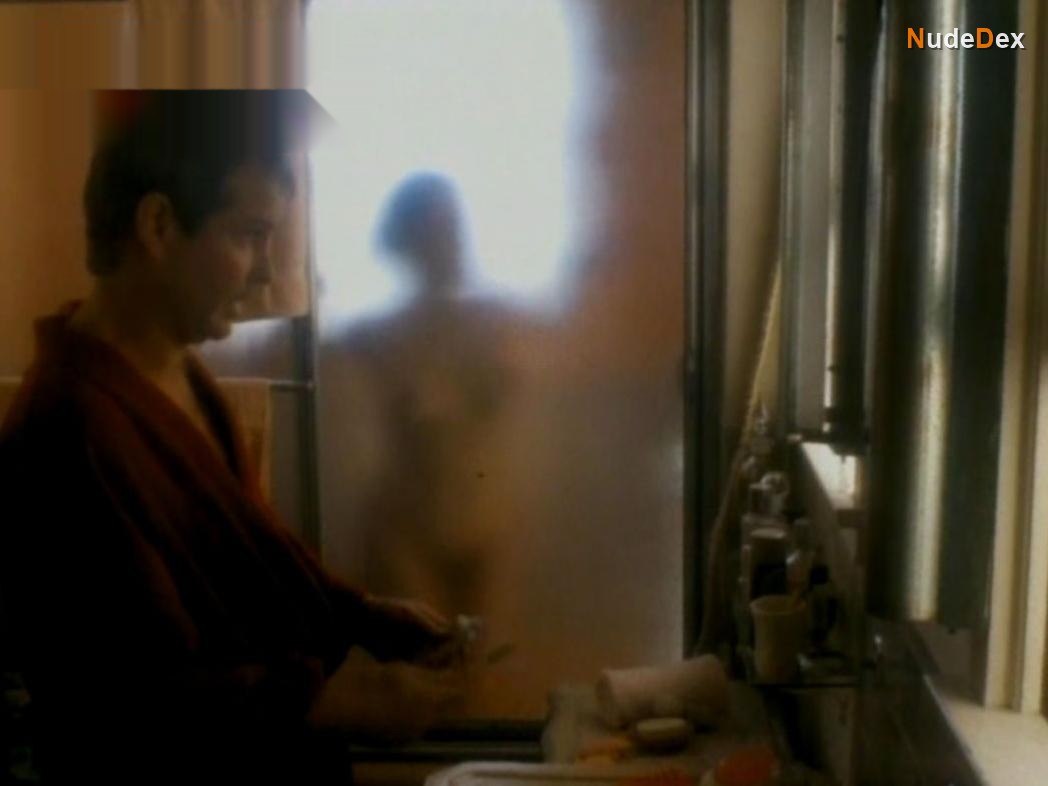 Beverly D'angelo in Pterodactyl Woman From Beverly Hills, photo 5