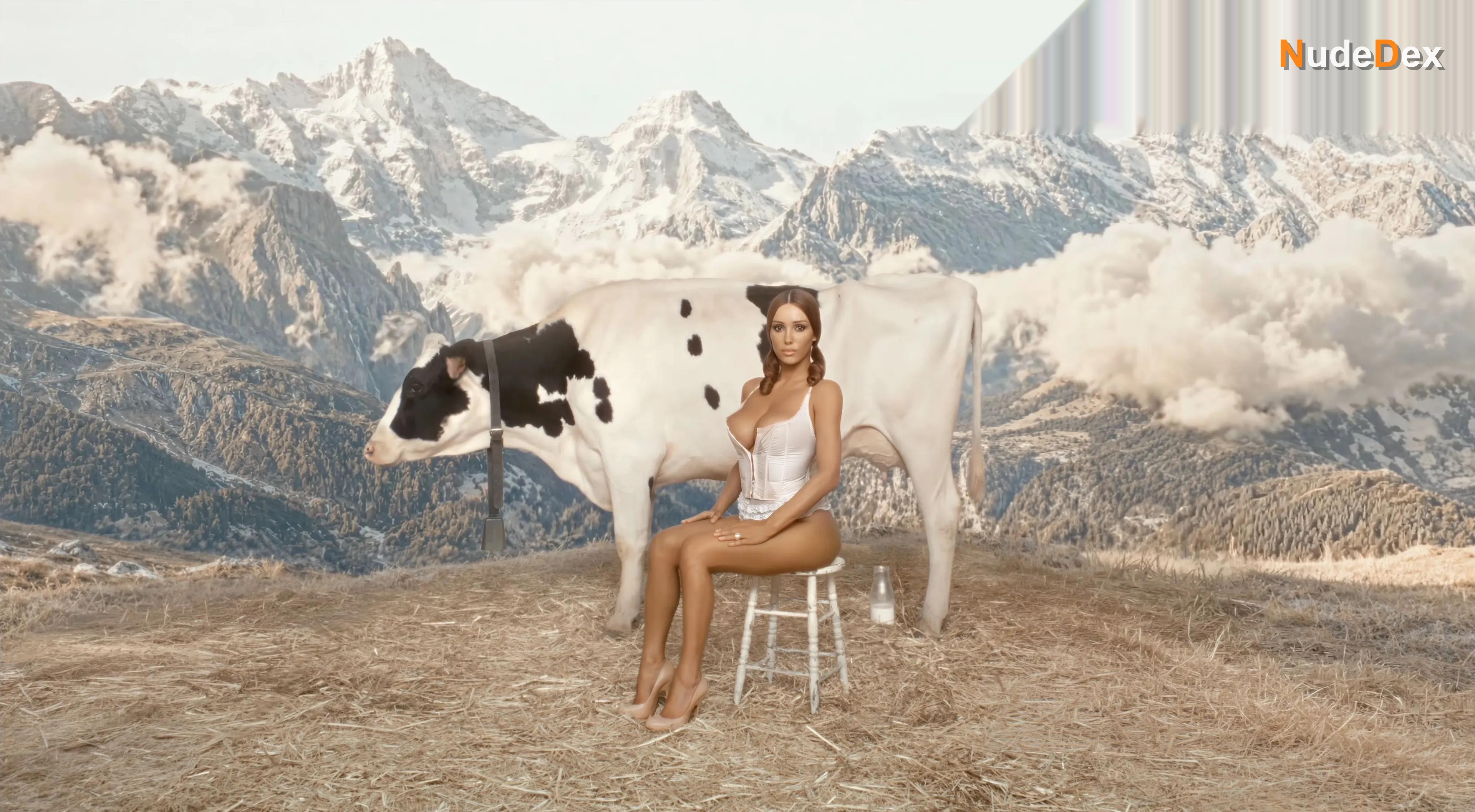 Bianca Censori in Gemini Season, photo 1
