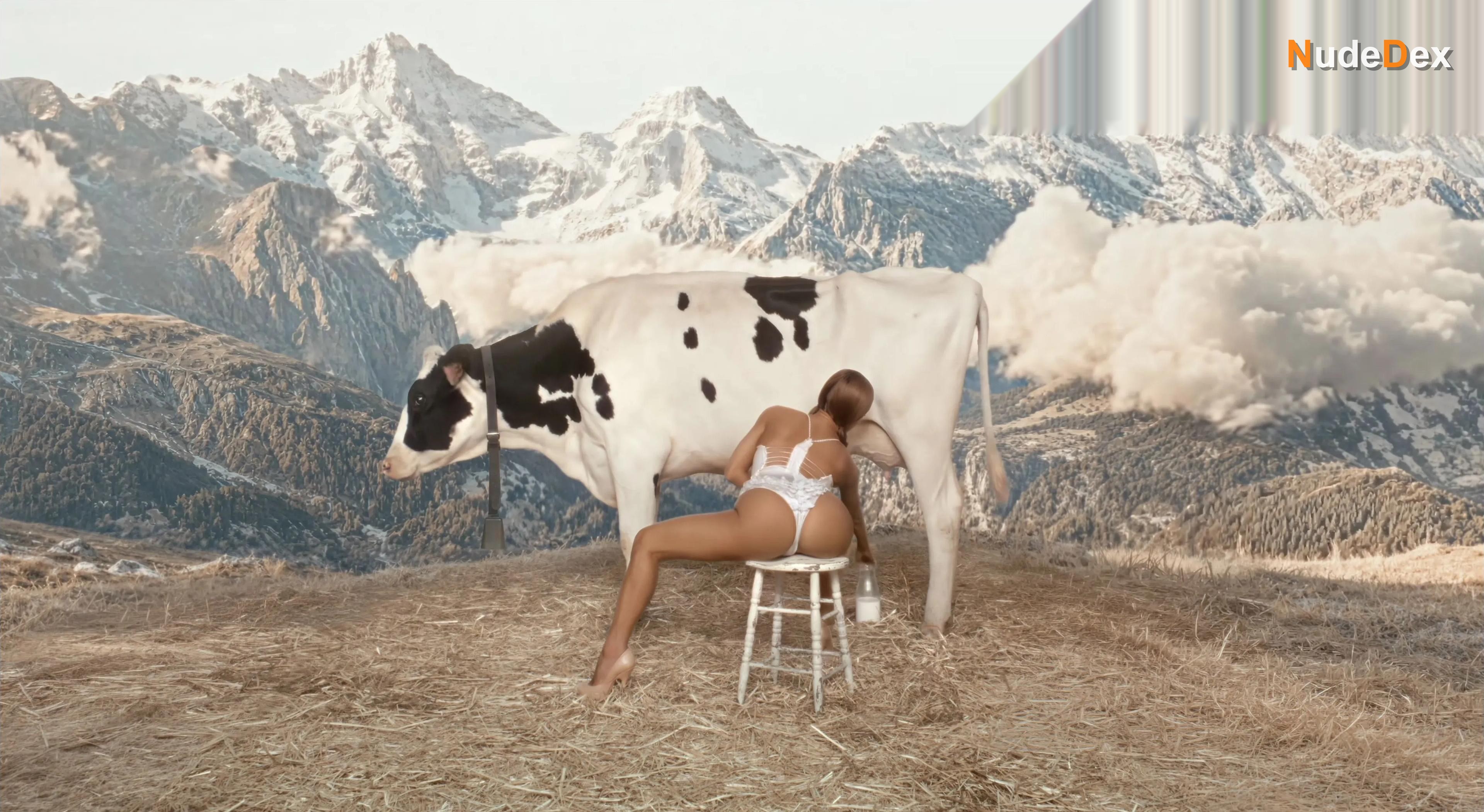 Bianca Censori in Gemini Season, photo 2