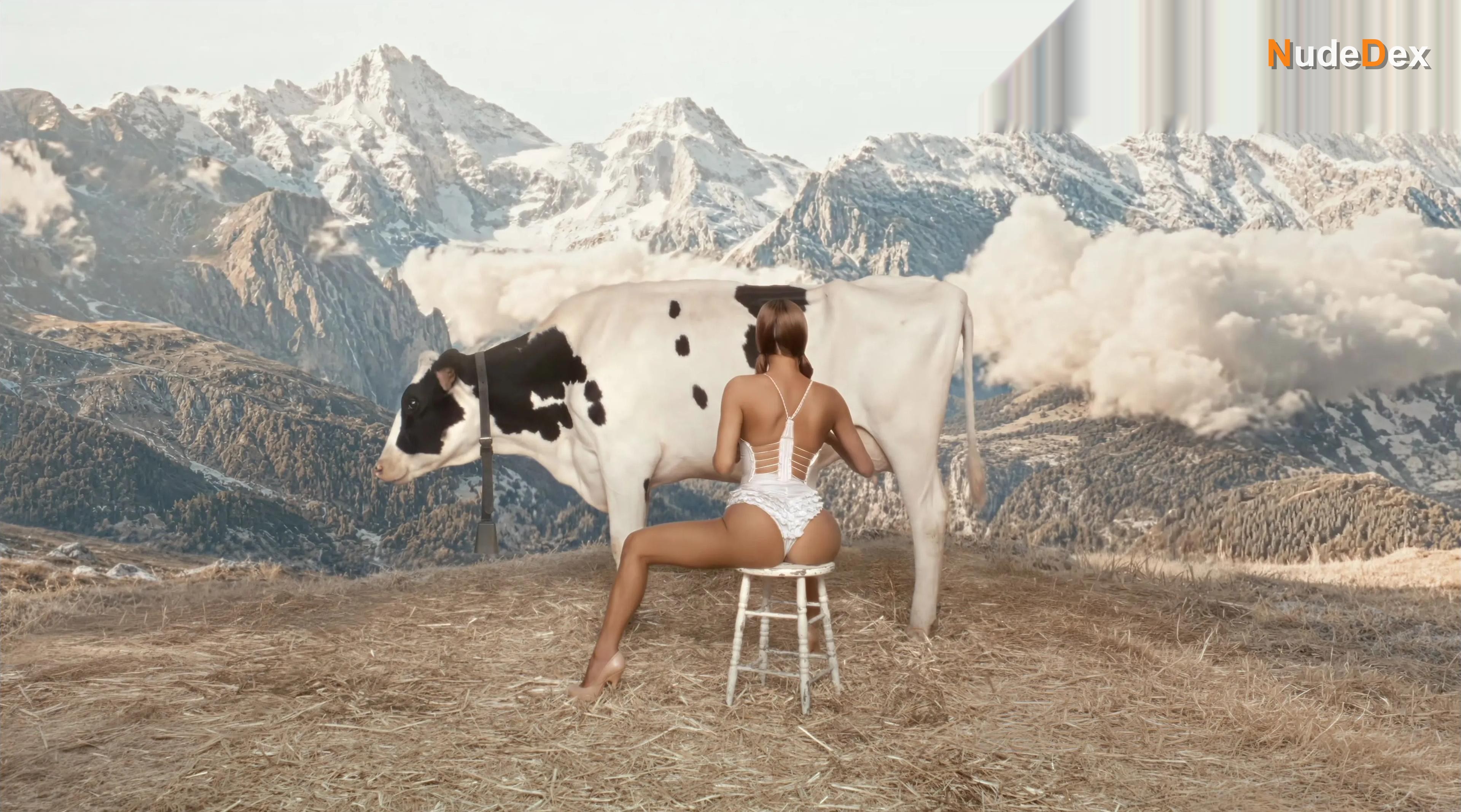 Bianca Censori in Gemini Season, photo 3