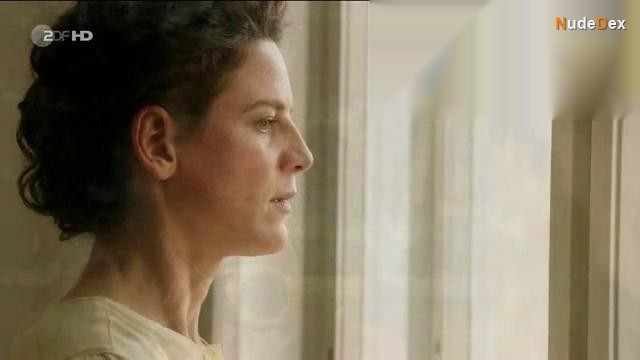 Bibiana Beglau in Schuld, photo 5