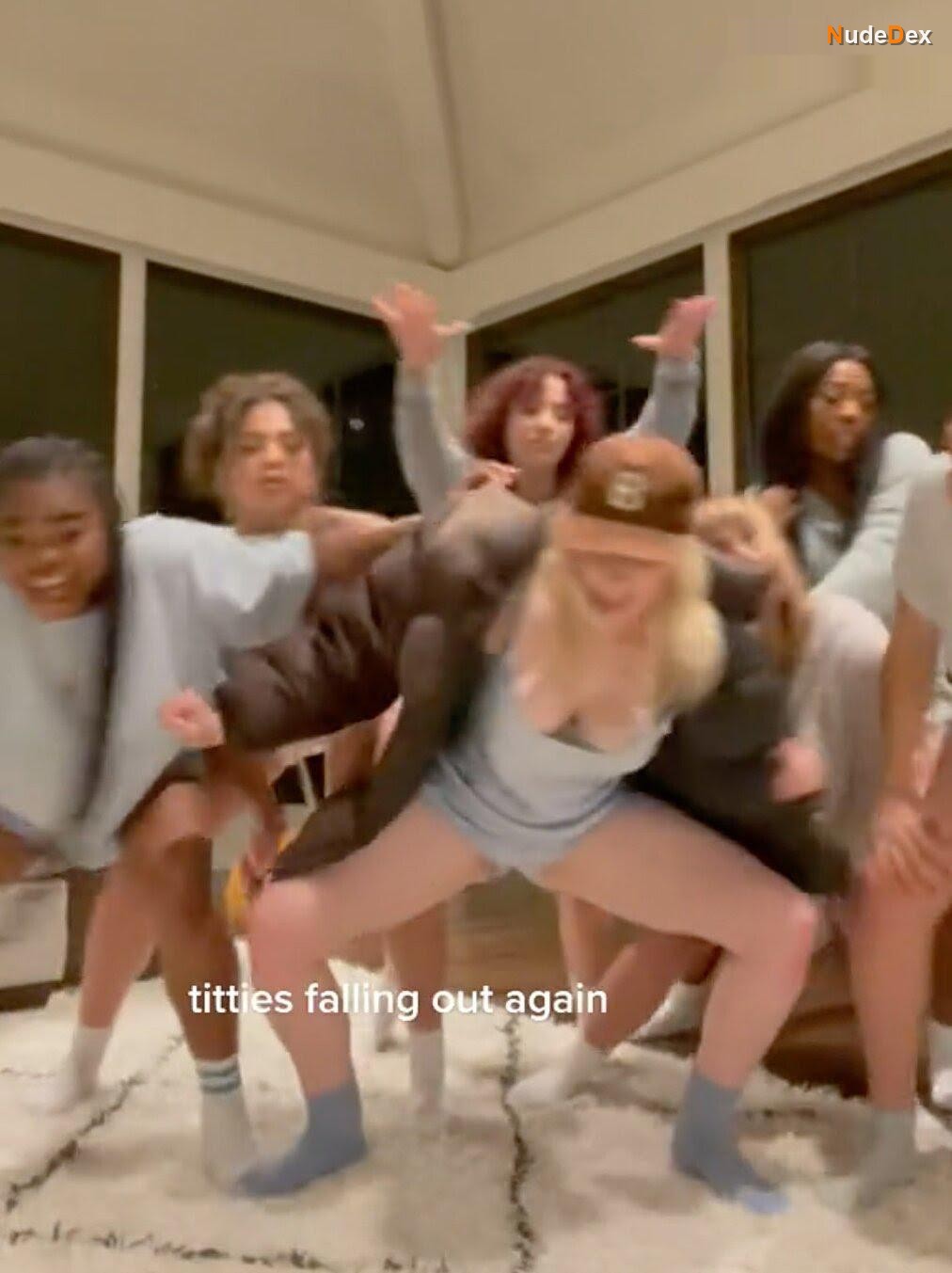 Billie Eilish in Billie Eilish Tiktok, photo 6
