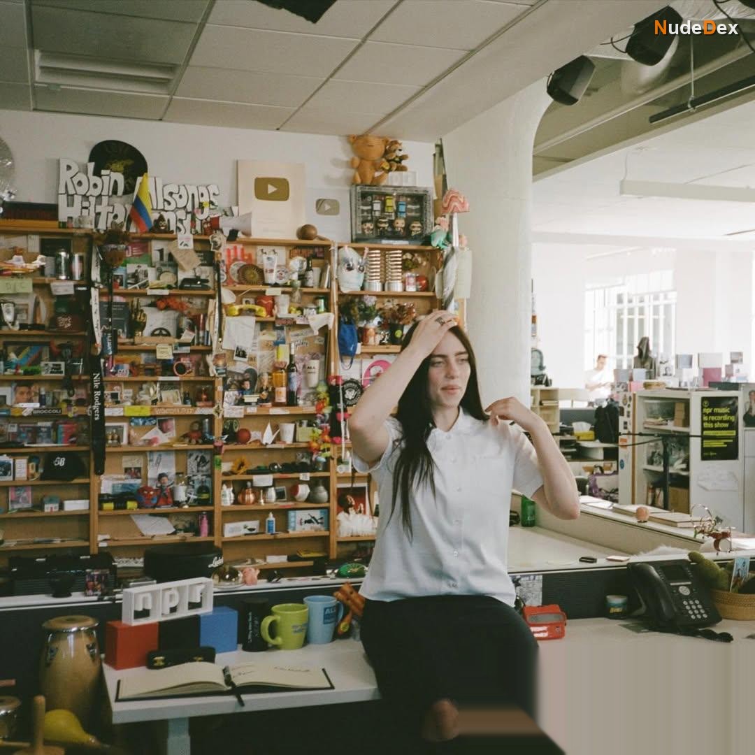 Billie Eilish in Billie Eilish Tiktok, photo 13