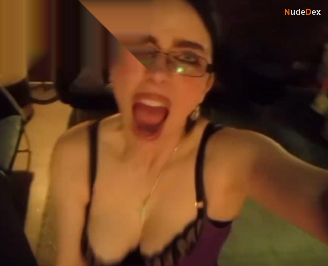 Billie Eilish in Billie Eilish Tiktok, photo 23