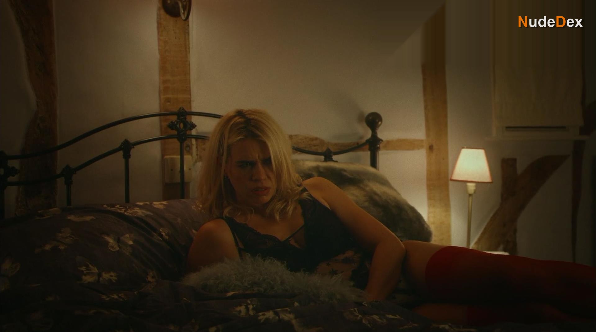 Billie Piper in I Hate Suzie, photo 9